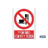 SEÑAL ADHESIVA 297X210MM. PROHIBIDO COMER Y BEBER. EL DISEÑO DE LA SEÑAL PUEDE VARIAR, PERO EN NINGÚN CASO SE VARIA