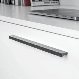 TIRADOR ALUMINIO MODELO ANGLE ACABADO EFECTO INOX DIST. AGUJERO DIST. 640MM.
