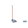 RECOGEDOR METÁLICO GALVANIZADO CON GOMA Y MANGO 83 X 24 CM